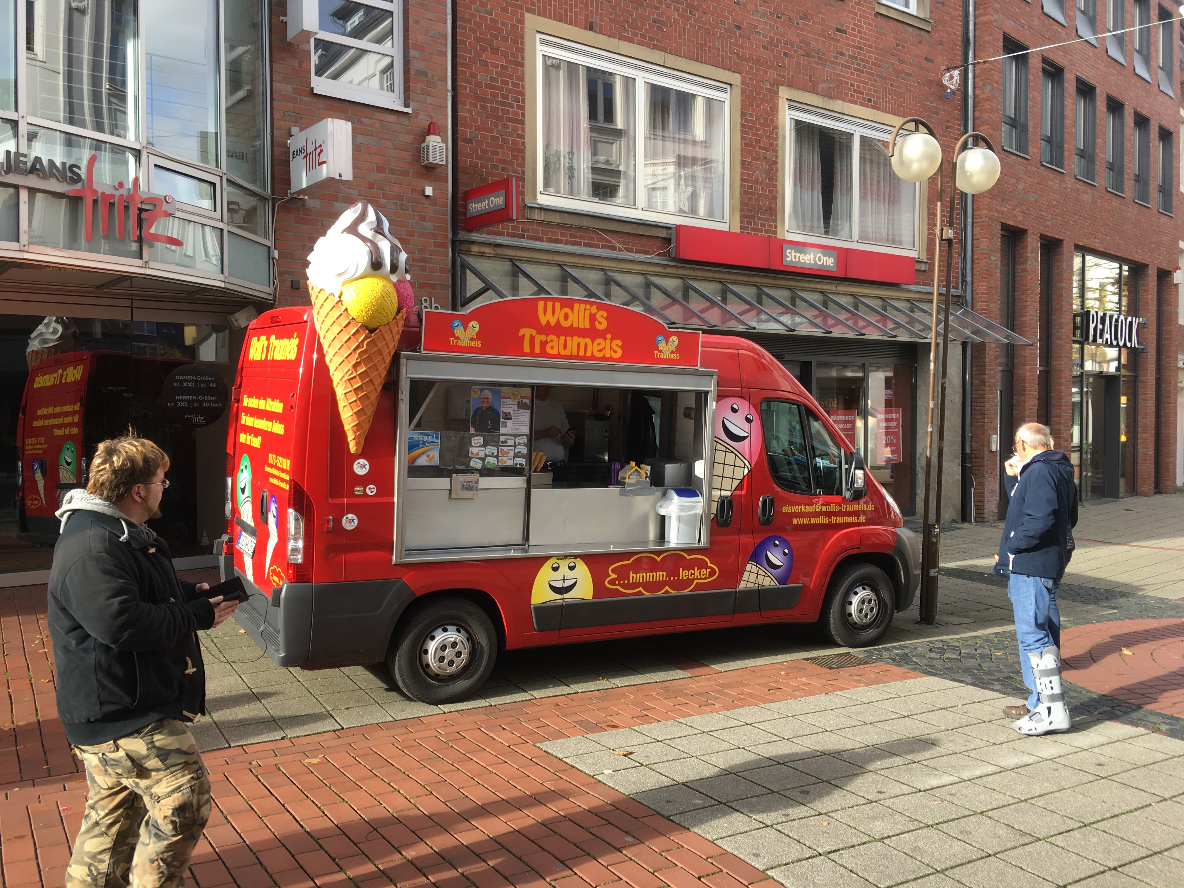 Außenansicht Eiswagen Wollis Traumeis in Coesfeld 