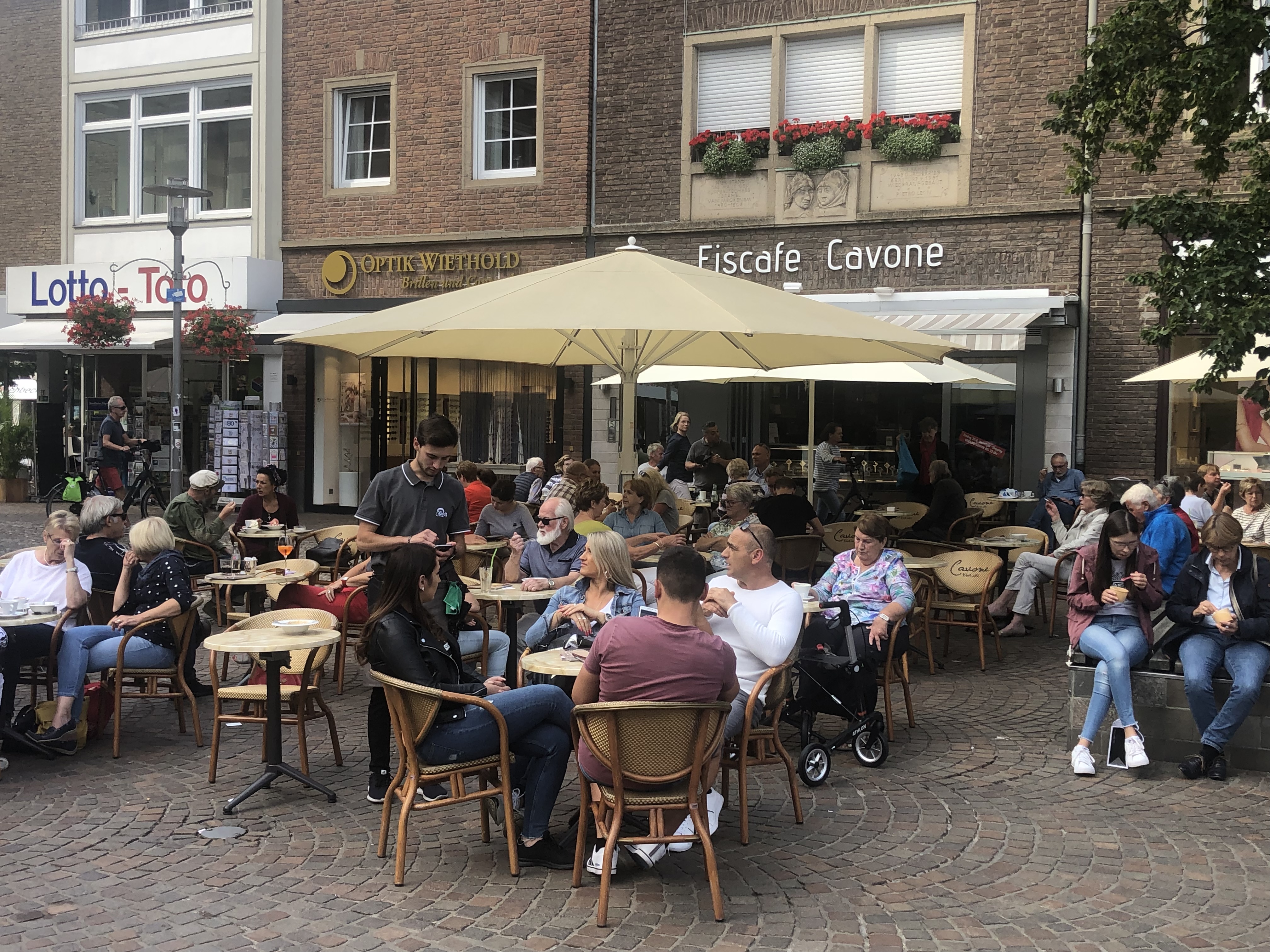 Außenansicht Eiscafe Cavone in Bocholt